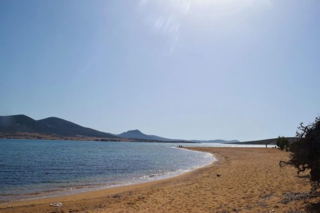 plage agios georgios antiparos