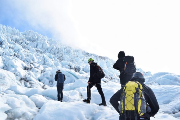 que faire en islande ? randonnée sur un glacier