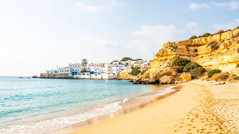 Plage et village à Chypre