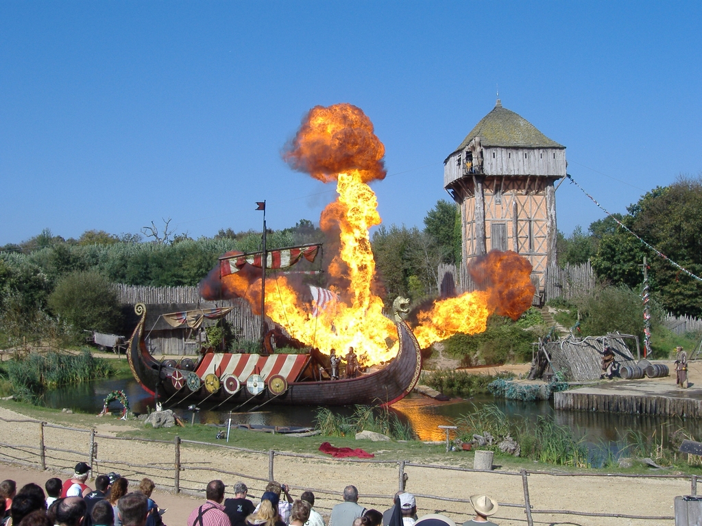 puy du fou drakkar